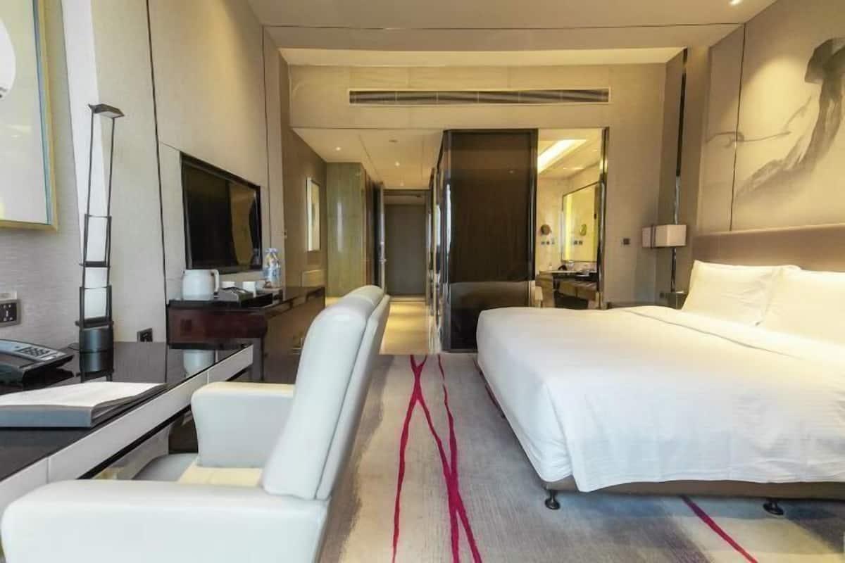 Minibar, in-room safe, desk, blackout curtains