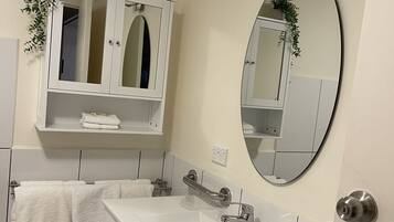 Family House, Multiple Bedrooms | Bathroom