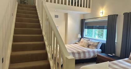 Austral Place 88 via Merri River