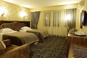 Standard Twin Room | Minibar, in-room safe, desk, laptop workspace - Sarr Tac Mahal Hotel (Ankara)