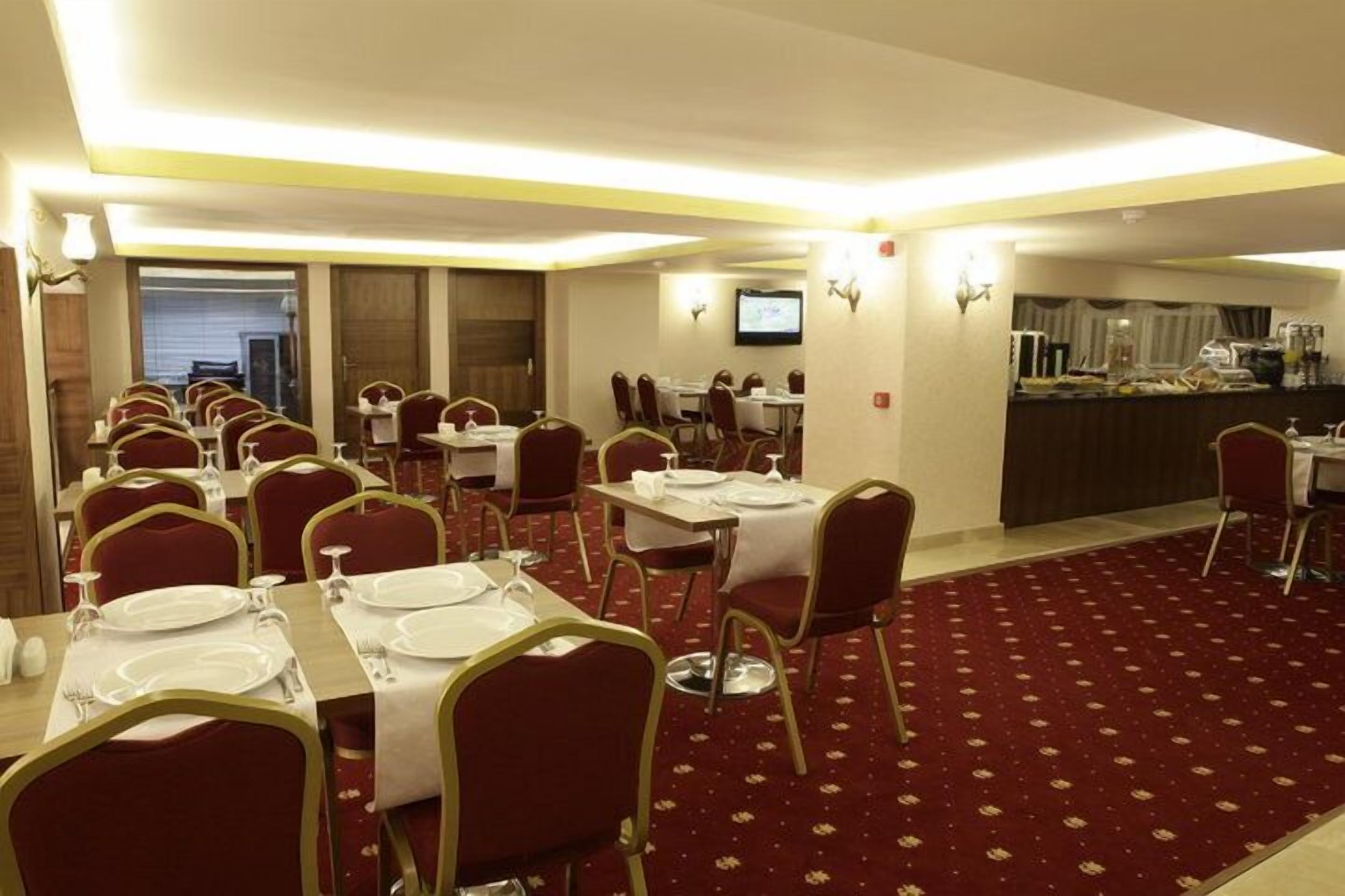 Photo - SARR TAC MAHAL HOTEl