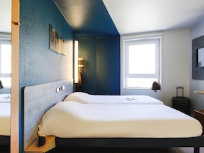 Chambre avec lits jumeaux, 2 lits une place | Bureau, Wi-Fi gratuit