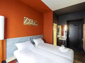 Twin kamer, 2 eenpersoonsbedden | Een bureau, gratis wifi