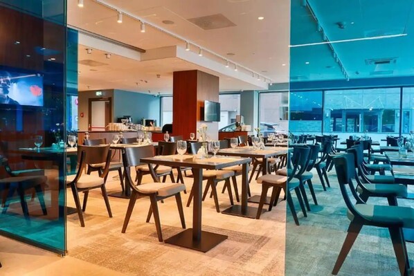 Breakfast, lunch, dinner served; local and international cuisine - Hotel Focus Poznań (Poznan)