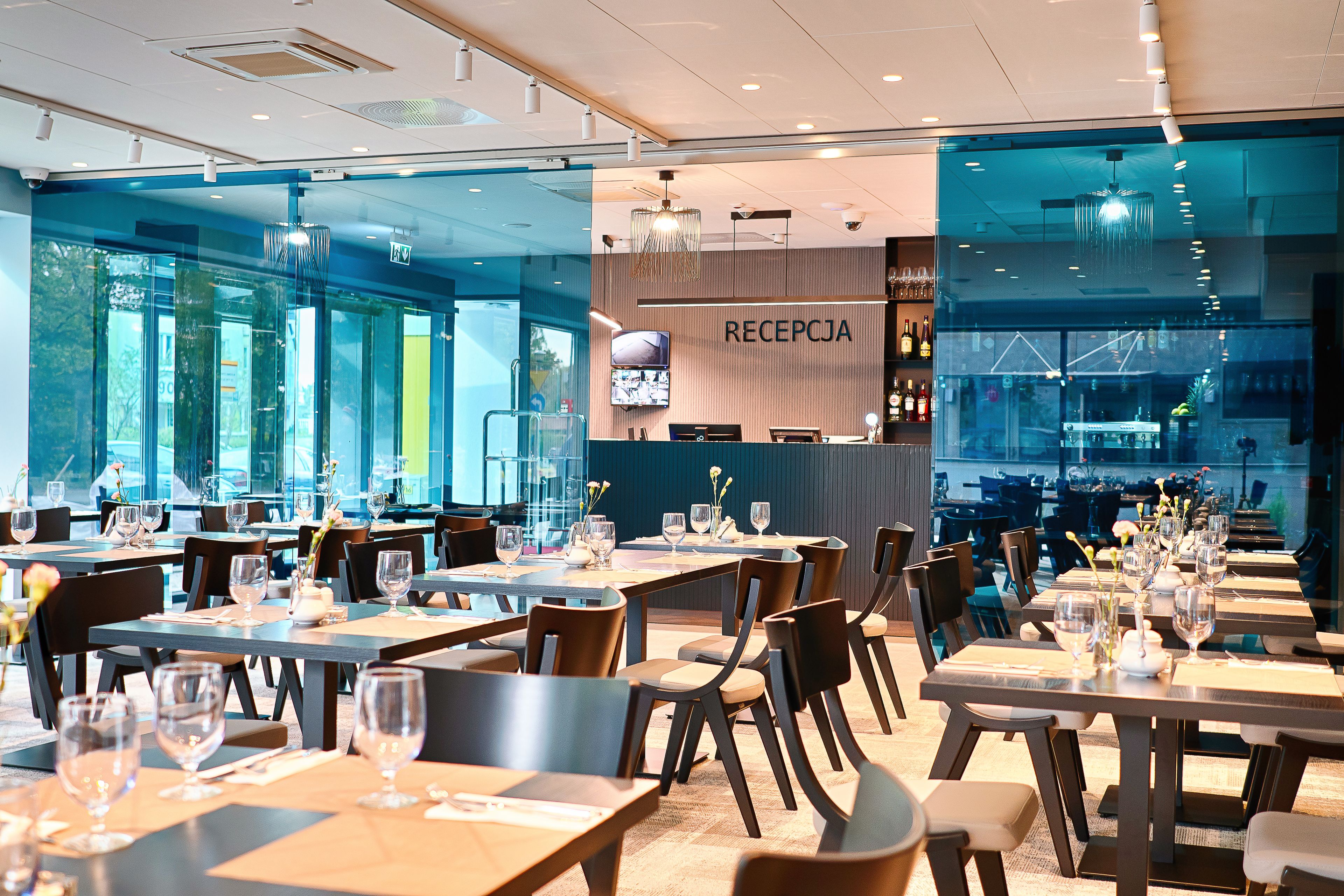 breakfast, lunch, dinner served; local and international cuisine