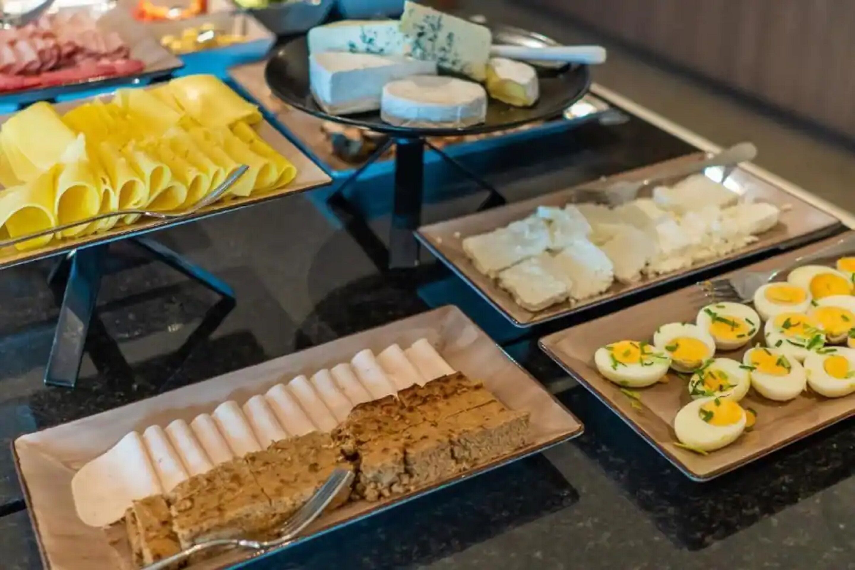 breakfast, lunch, dinner served; local and international cuisine