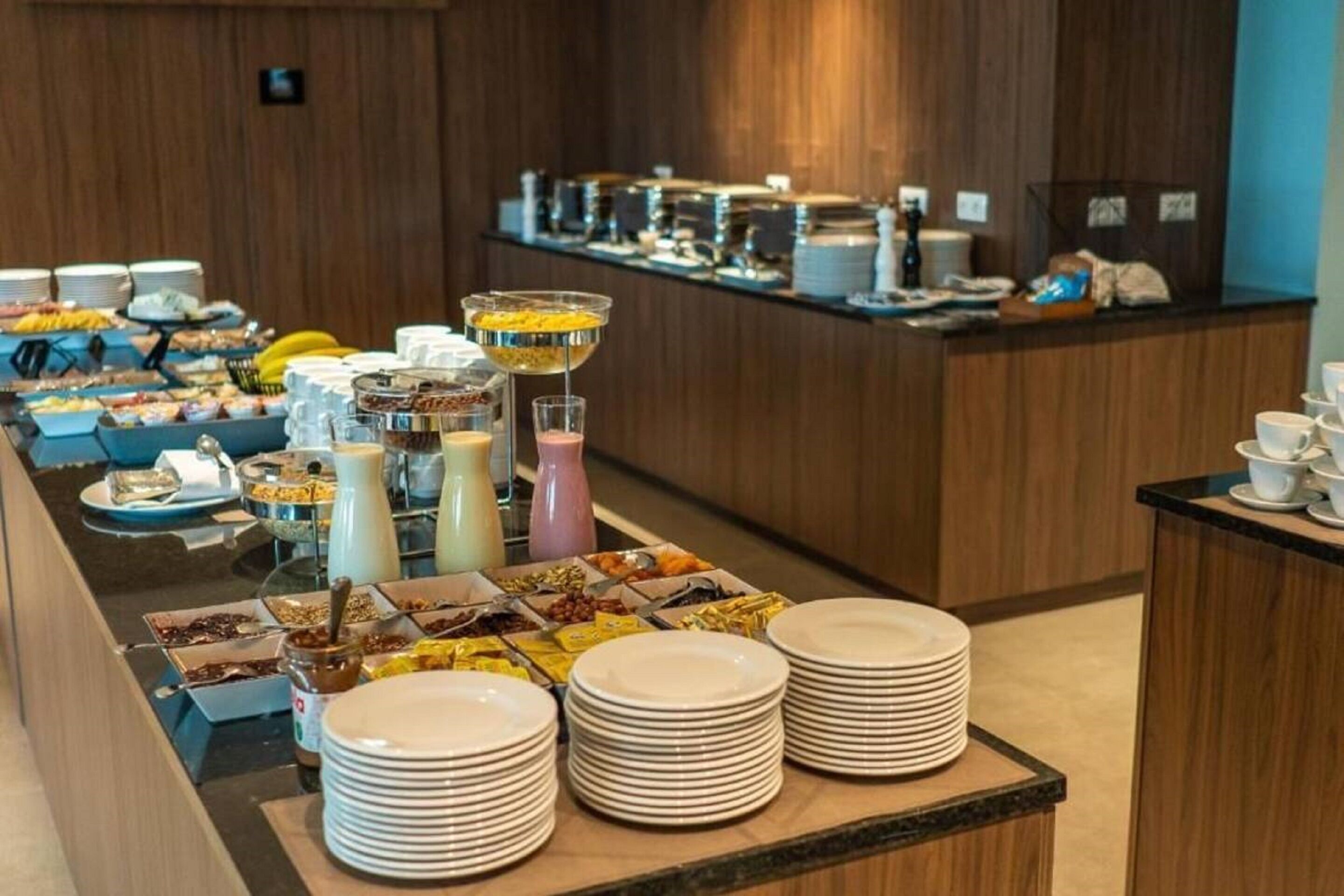 daily buffet breakfast (pln 70 per person)