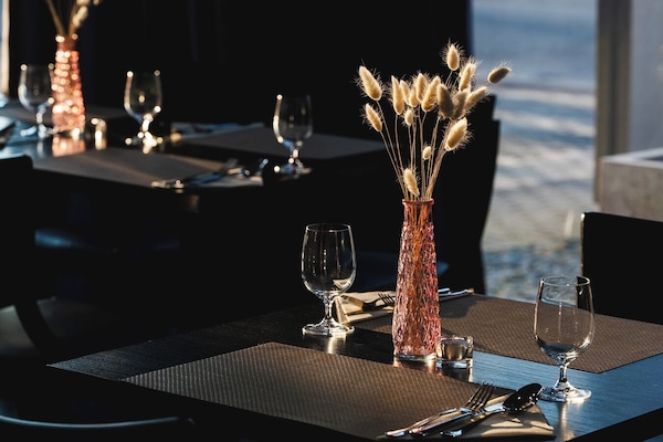 Se sirven desayunos, almuerzos y cenas; cocina local e internacional