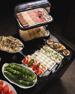 Daily buffet breakfast (PLN 70 per person) - Hotel Focus Poznań (Poznan)