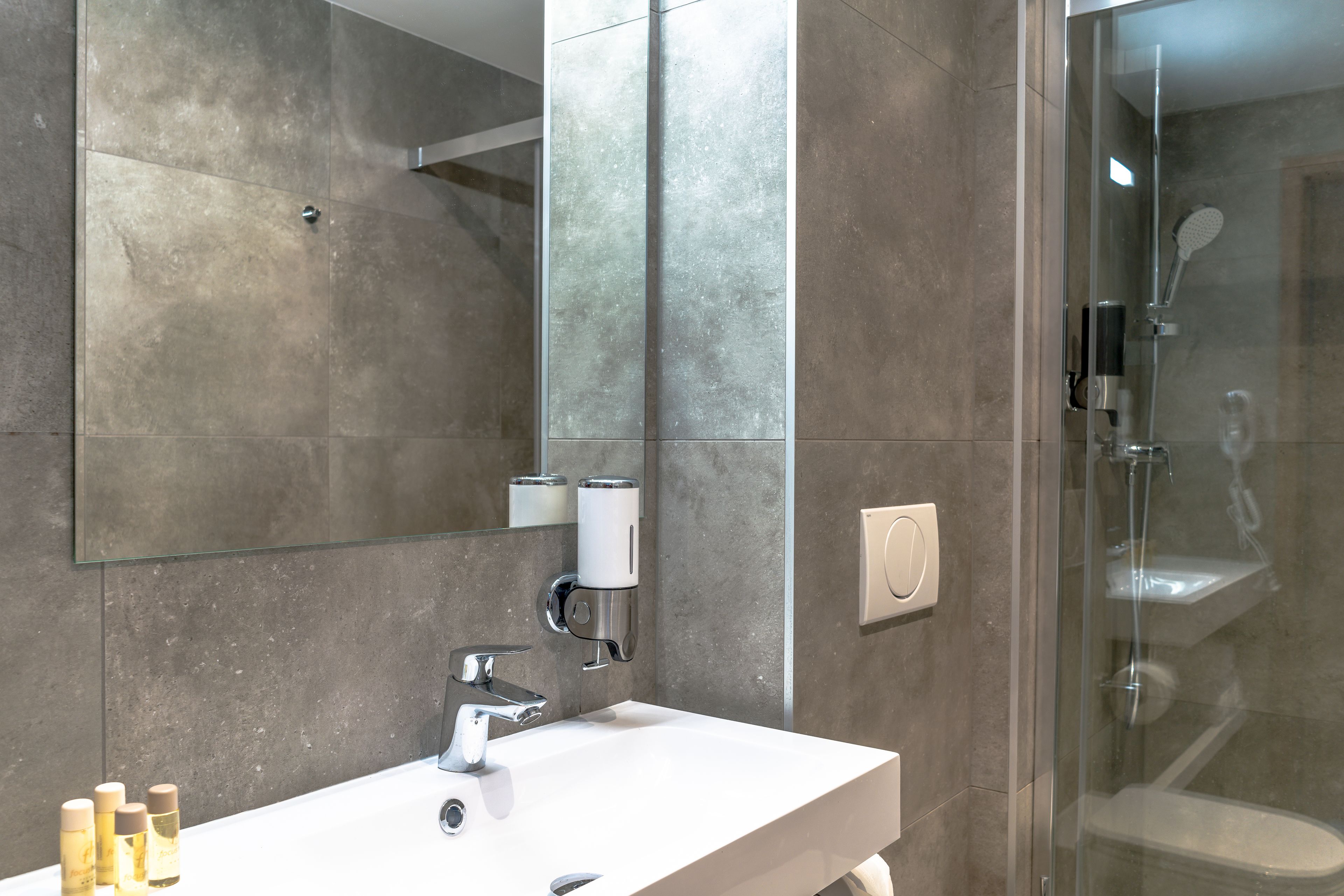 single room | bathroom | shower, free toiletries, hair dryer, towels