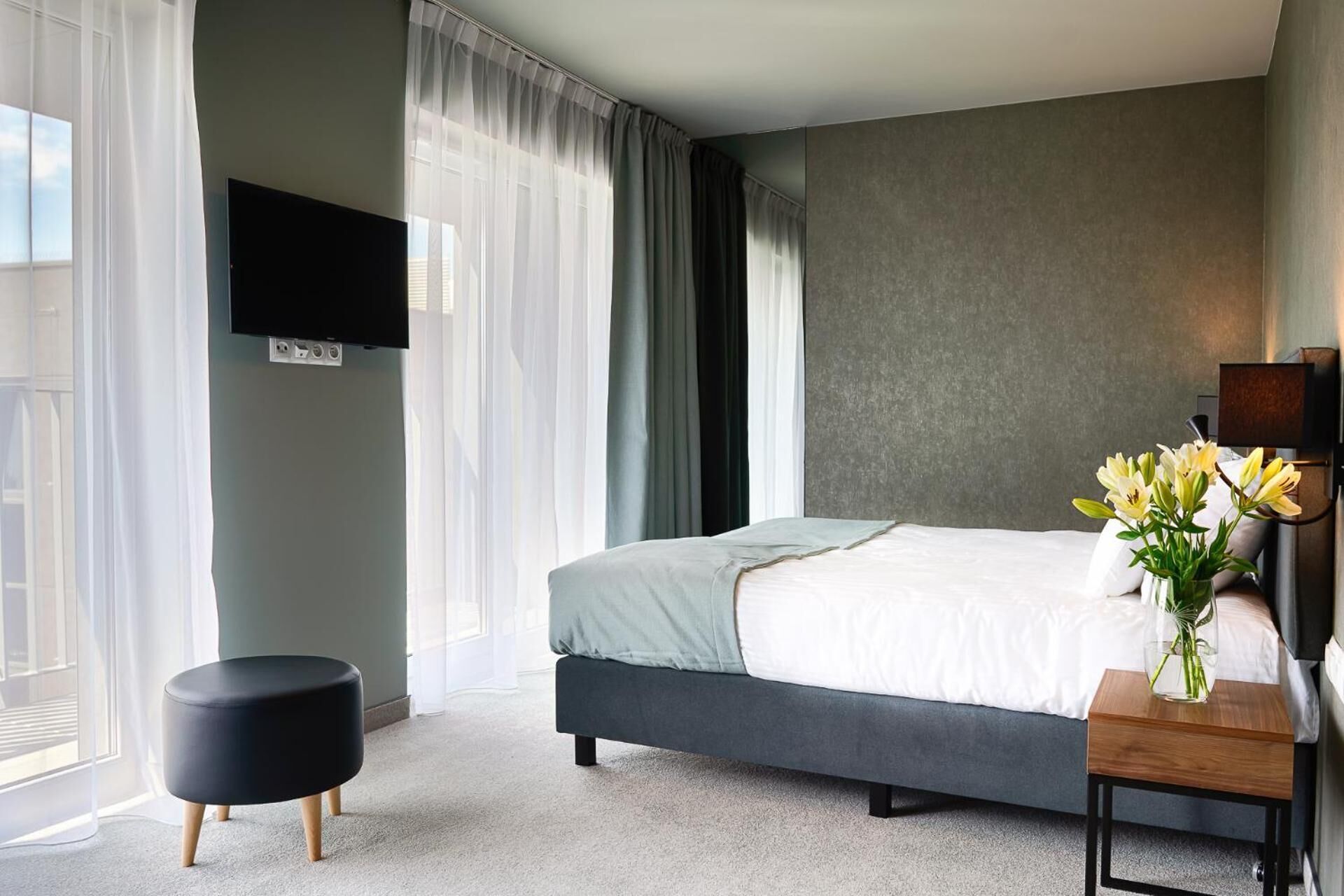 desk, soundproofing, iron/ironing board, free cots/infant beds