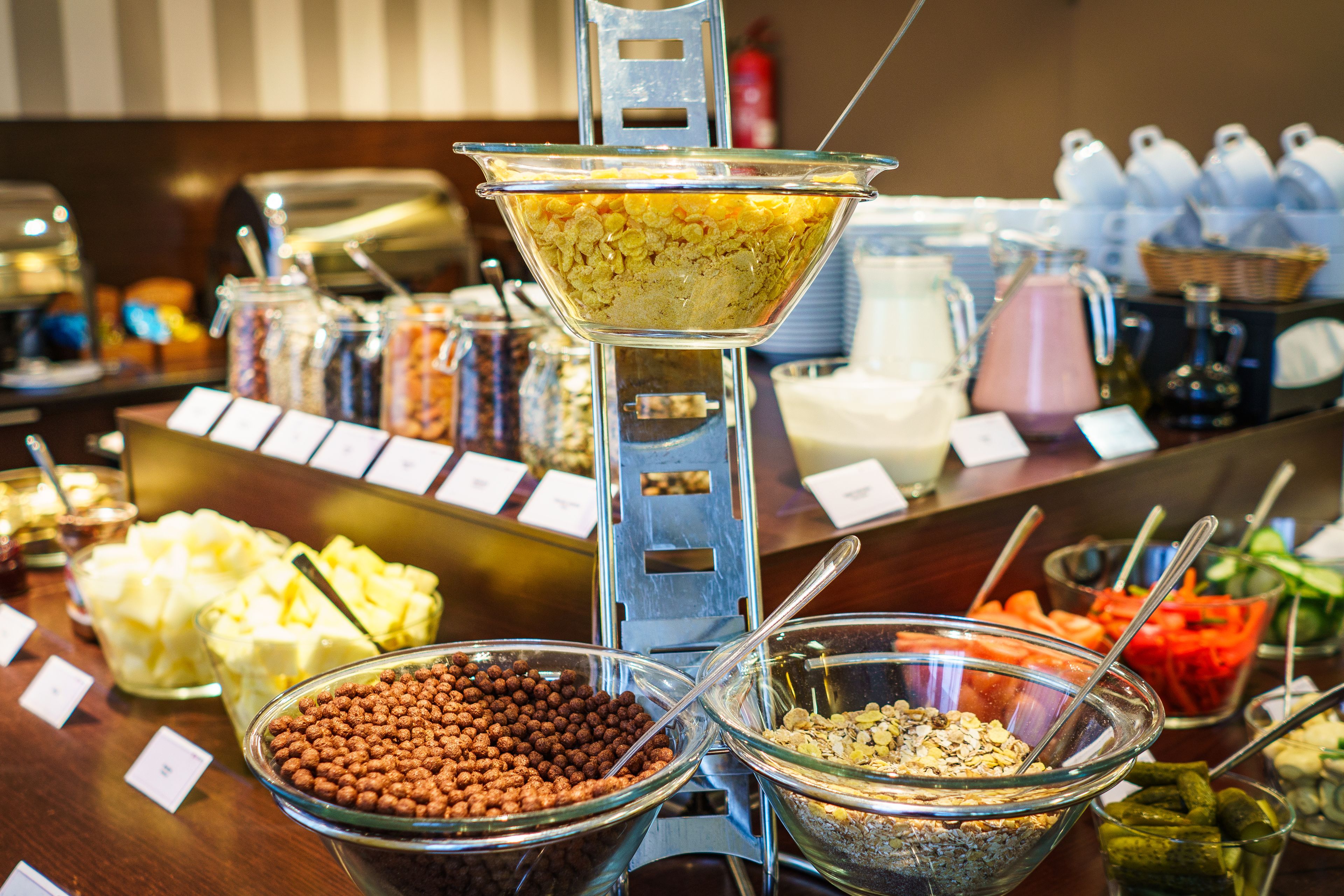 daily buffet breakfast (pln 70 per person)