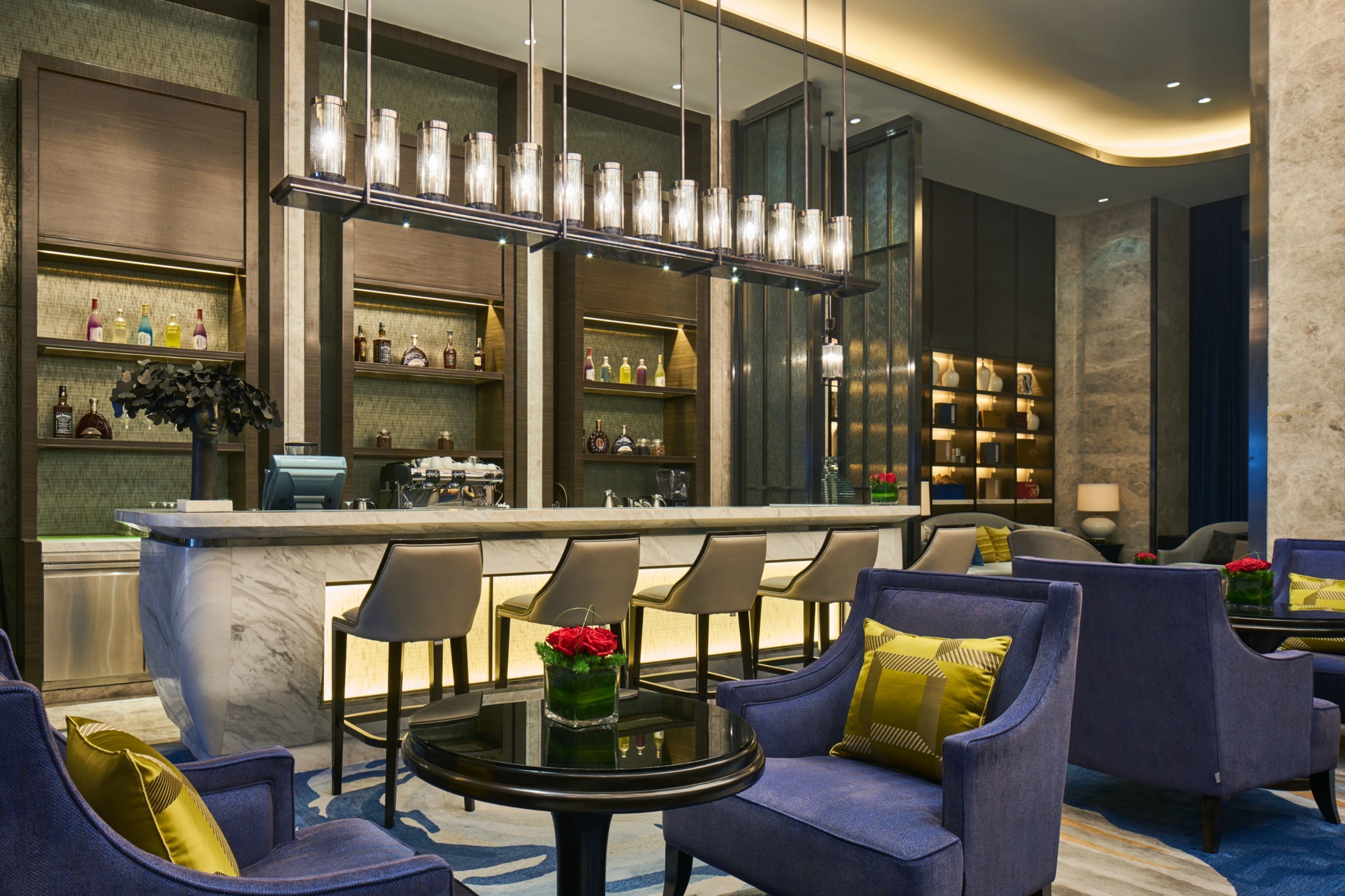 2 Bars/Lounges