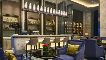2 Bars/Lounges