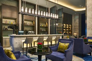 2 bars/lounges