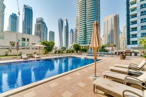 Outdoor pool - 2 Bedroom Apartment Marina (Dubai)