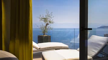 Deluxe Duplex, 2 Bedrooms, Jetted Tub | Balcony