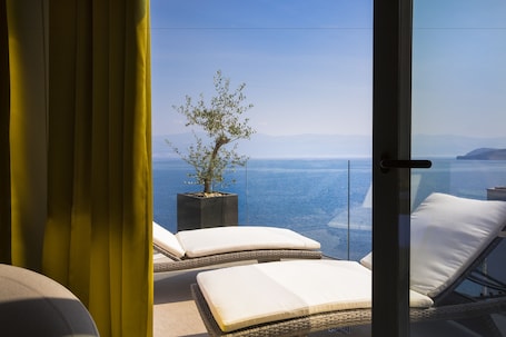 Deluxe Duplex, 2 Bedrooms, Jetted Tub | Balcony