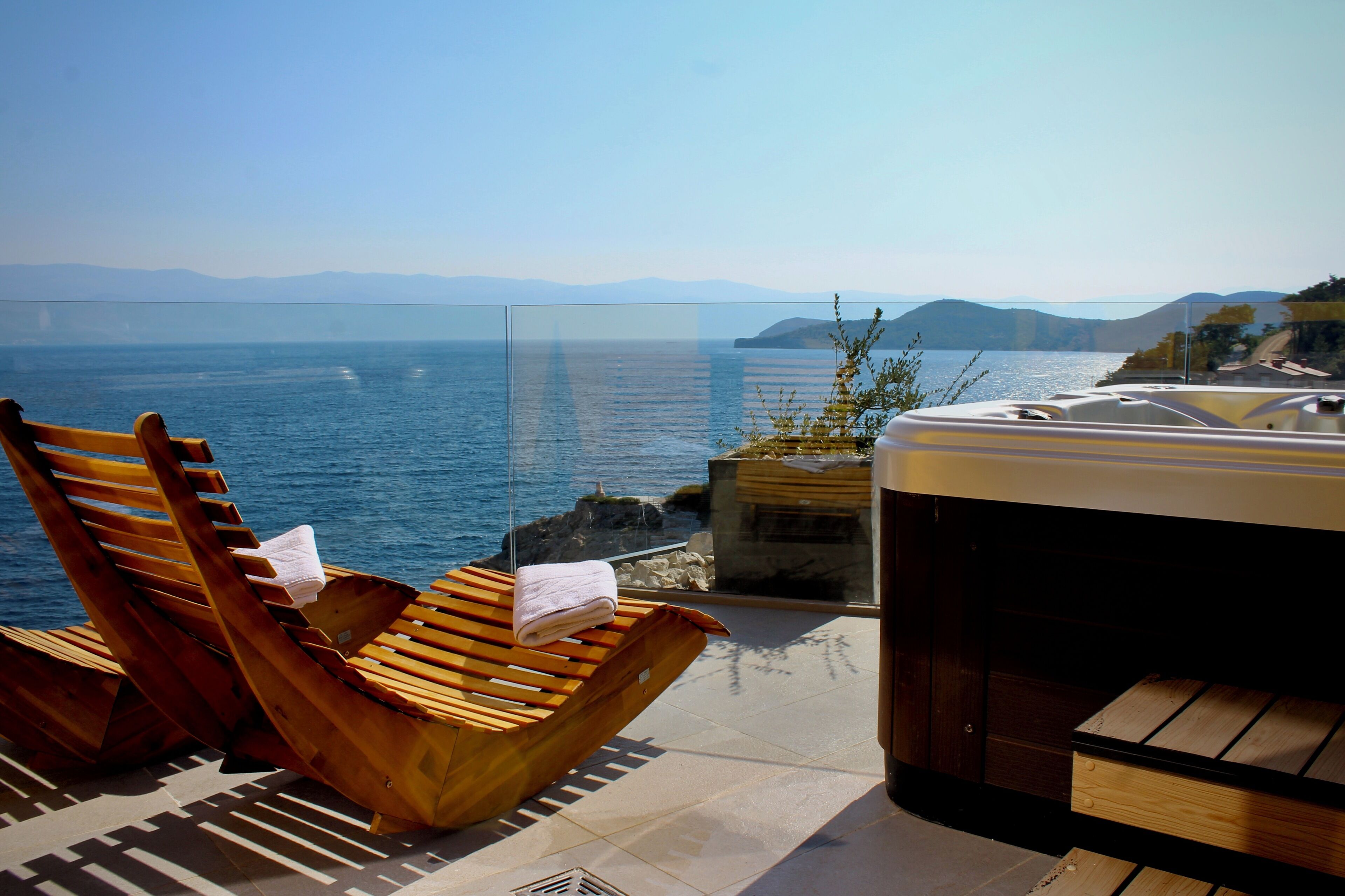 Deluxe Double Room, 1 King Bed, Jetted Tub | Balcony