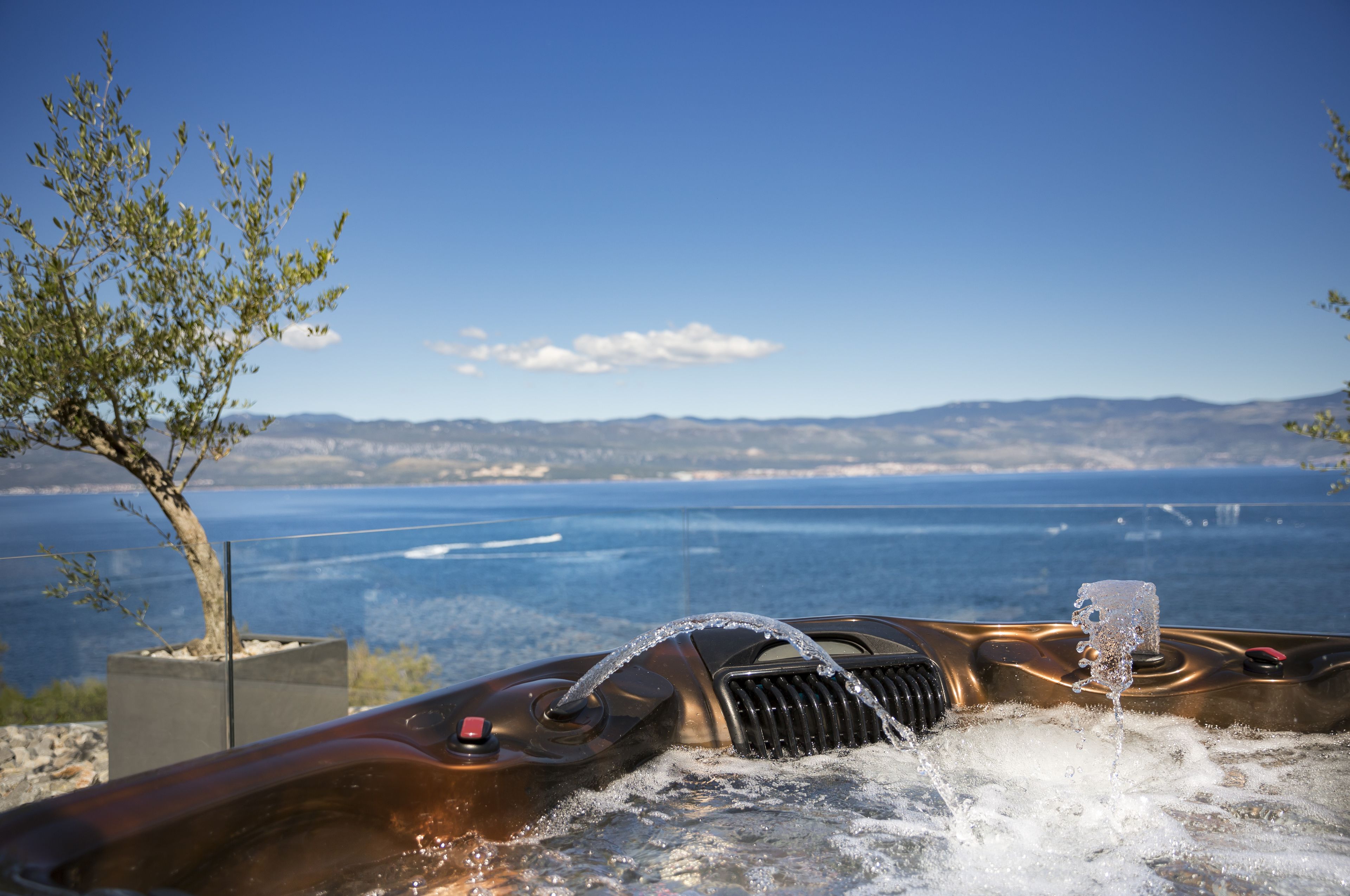 deluxe duplex, 2 bedrooms, jetted tub | jetted bathtub