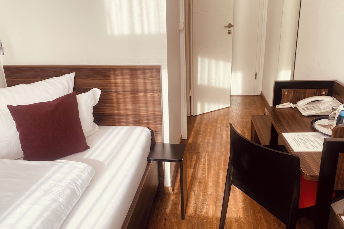 Economy Single Room | Desk, laptop workspace, iron/ironing board, free WiFi