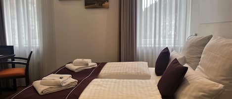 Dubbelrum | Skrivbord, arbetsyta för laptop, strykjÀrn/strykbrÀda och gratis wi-fi