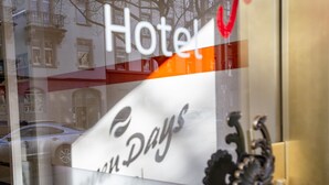 A hotel sign with the word "Hotel" and a partial view of a building facade. - sevenDays Hotel BoardingHouse (Karlsruhe)