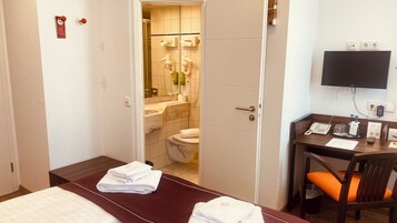 Economy Double Room | Desk, laptop workspace, iron/ironing board, free WiFi