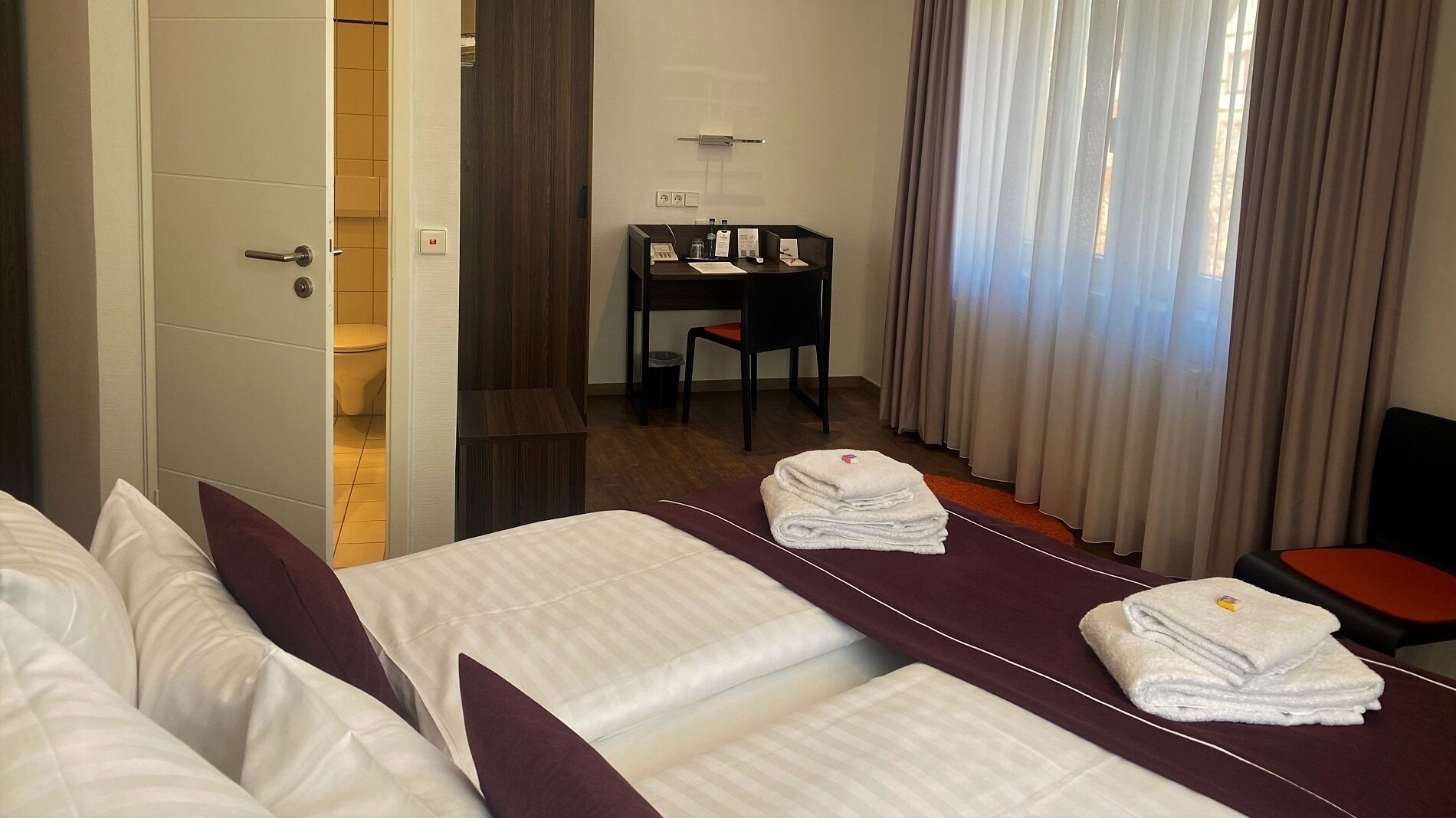 double room | desk, laptop workspace, iron/ironing board, free wifi