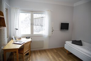 Single Room | Desk, iron/ironing board, cribs/infant beds, rollaway beds - Vårdnäs Stiftsgård (Brokind)