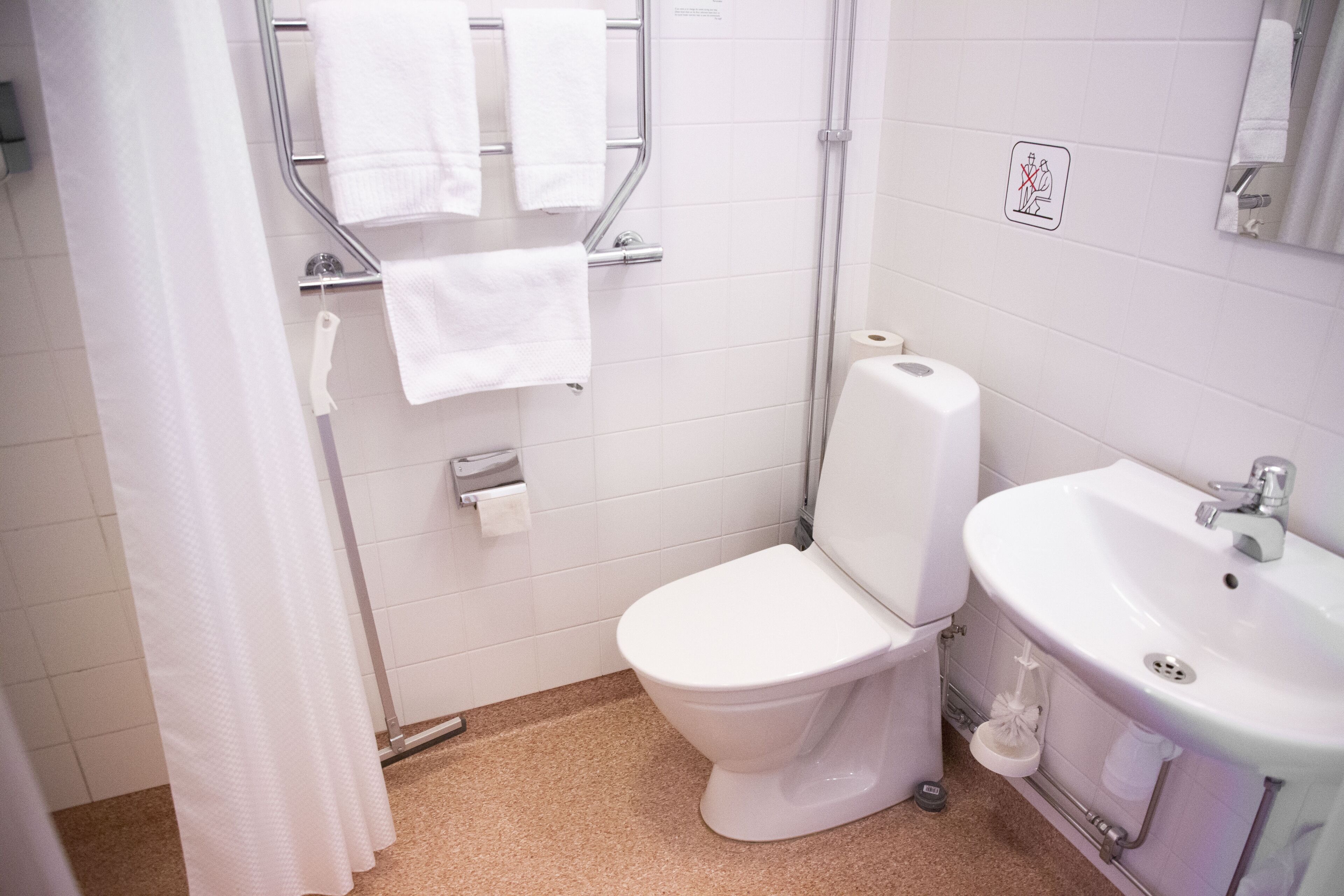 single room | bathroom | shower, towels