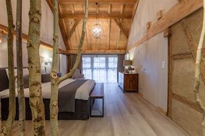 4 bedrooms, iron/ironing board, travel crib, free WiFi