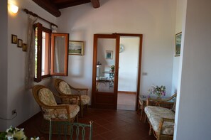 Villa, 4 chambres | Coin séjour