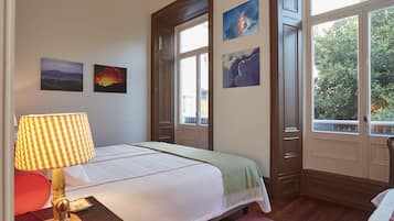 Kamar Double atau Twin | Tirai kedap cahaya, Wi-Fi gratis, dan seprai linen