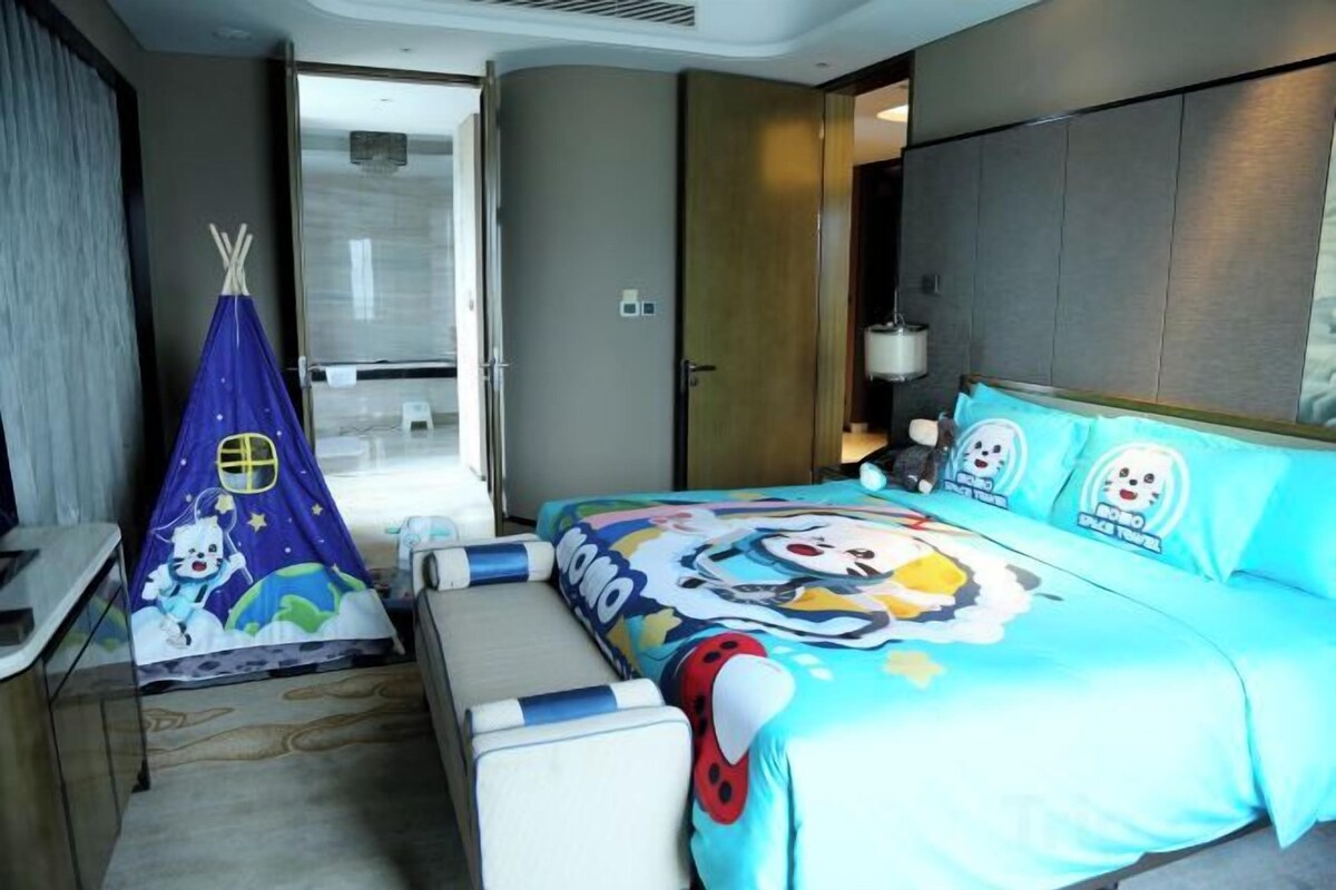 Minibar, in-room safe, desk, blackout curtains