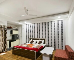 Studio Suite dành cho gia đình, 1 phòng ngủ, quang cảnh thành phố | 1 phòng ngủ, minibar, giường gấp/giường phụ (phụ phí) 
