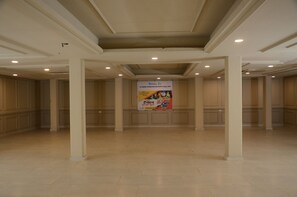 Banquet hall - Bankey Bihari Holiday Homes By Naavagat (Mathura)