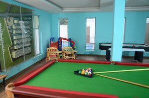 Billiards - Bankey Bihari Holiday Homes By Naavagat (Mathura)