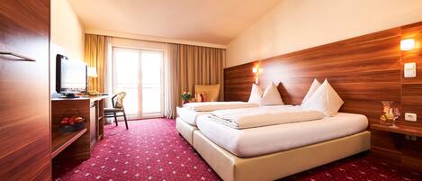 Dobbeltrom – comfort, 1 kingsize-seng, balkong | Dundyner, safe på rommet, skrivebord og skrivebord for bærbar PC