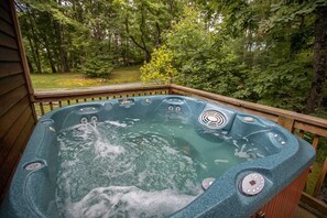 Outdoor spa tub - Secluded Mountain Haven in Seven Devils (Seven Devils)