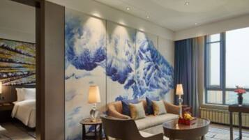 Bàn, màn/rèm cản sáng, truy cập Internet không dây miễn phí