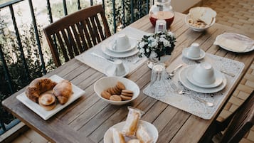 Café da manhã com buffet grátis todos os dias