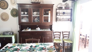 Appartamento, 2 camere da letto | Pasti in camera