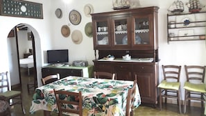 Apartment, 2 Bedrooms | In-room dining