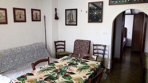 Apartment, 2 Bedrooms | Living area