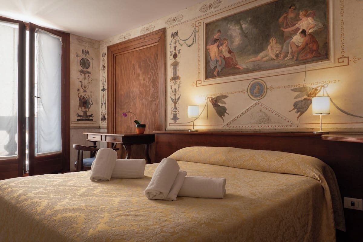 Deluxe dubbelrum - utsikt mot kanalen | Gratis wi-fi