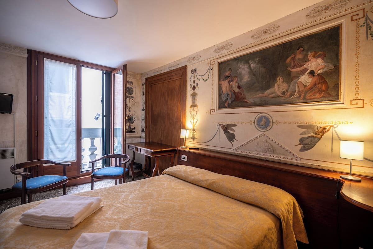 Deluxe Double Room, Canal View