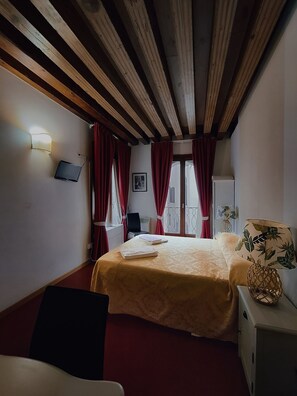 Deluxe Double Room, Canal View | Free WiFi