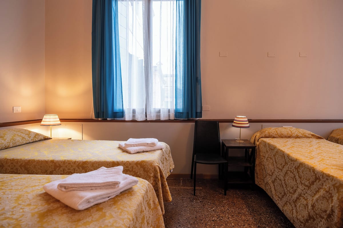 Basic Quadruple Room, Canal View