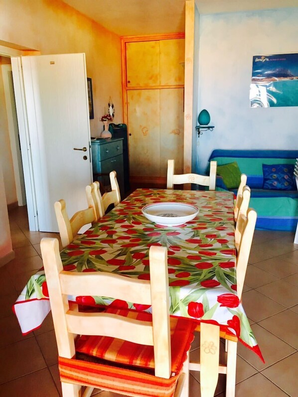 Apartment, 2 Bedrooms | In-room dining